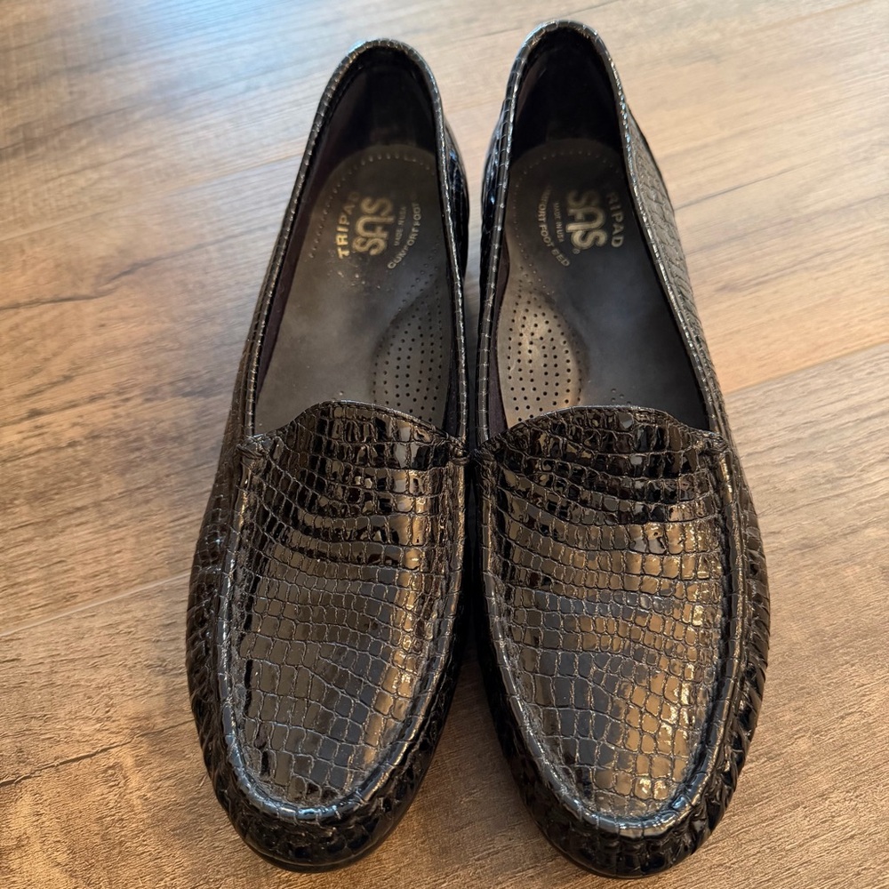 SAS Women’s 9 Crocodile Embossed Loafer Tripad Comfort Slip on Black USA Made‎
